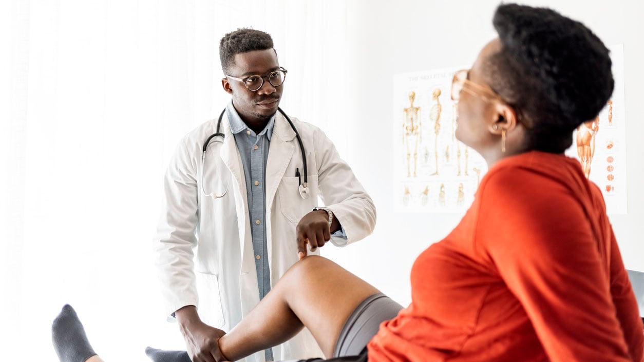 Woman discussing her knee pain with her health care provider