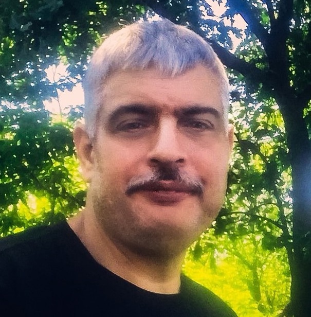 A portrait of Giuseppe outdoors in a park