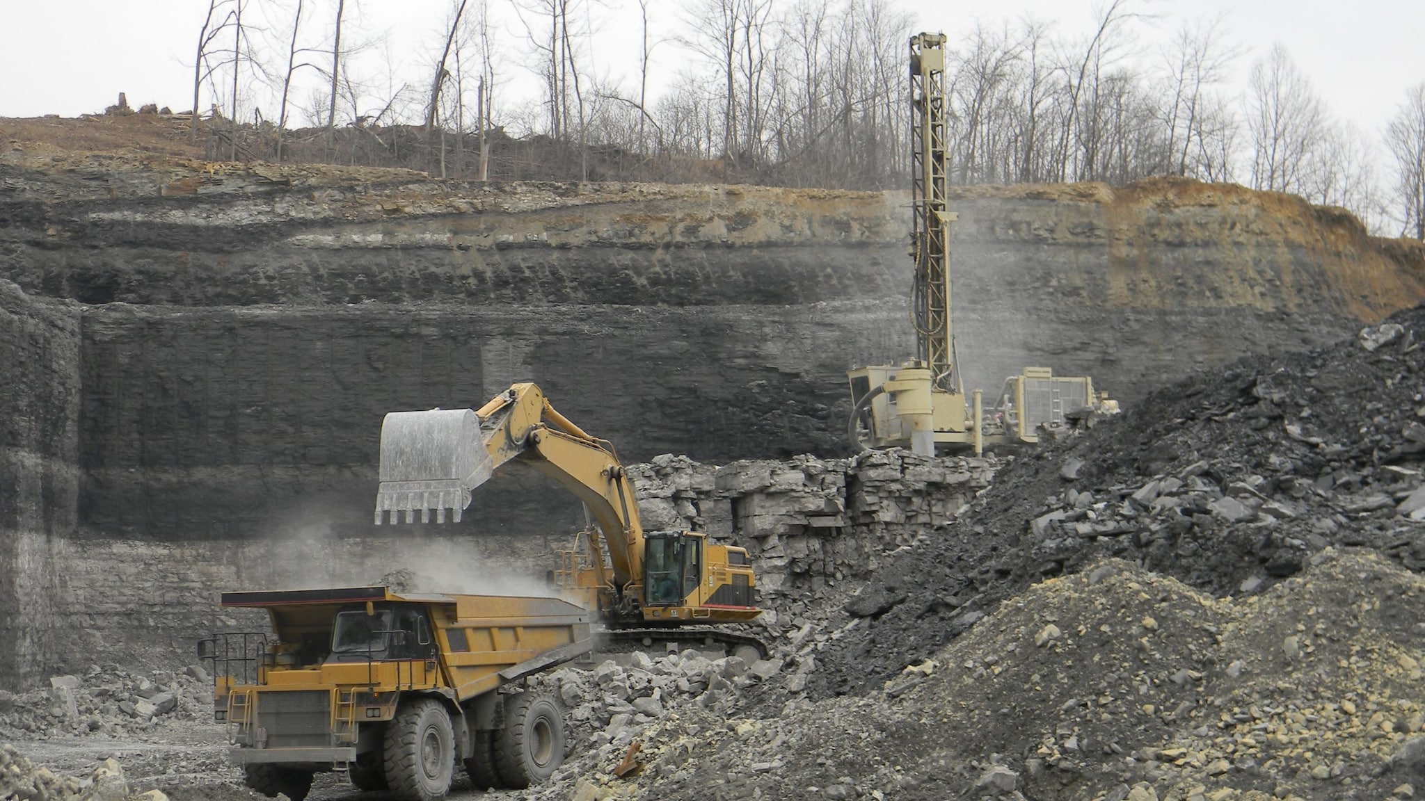 Haul truck loader and rotary drill at surface mine - Photo by NIOSH - Organiscak 2018 IC cover