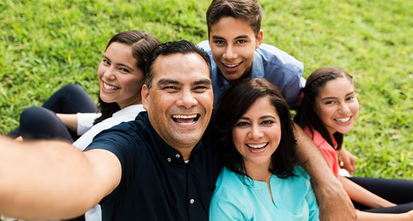 familia sonriente